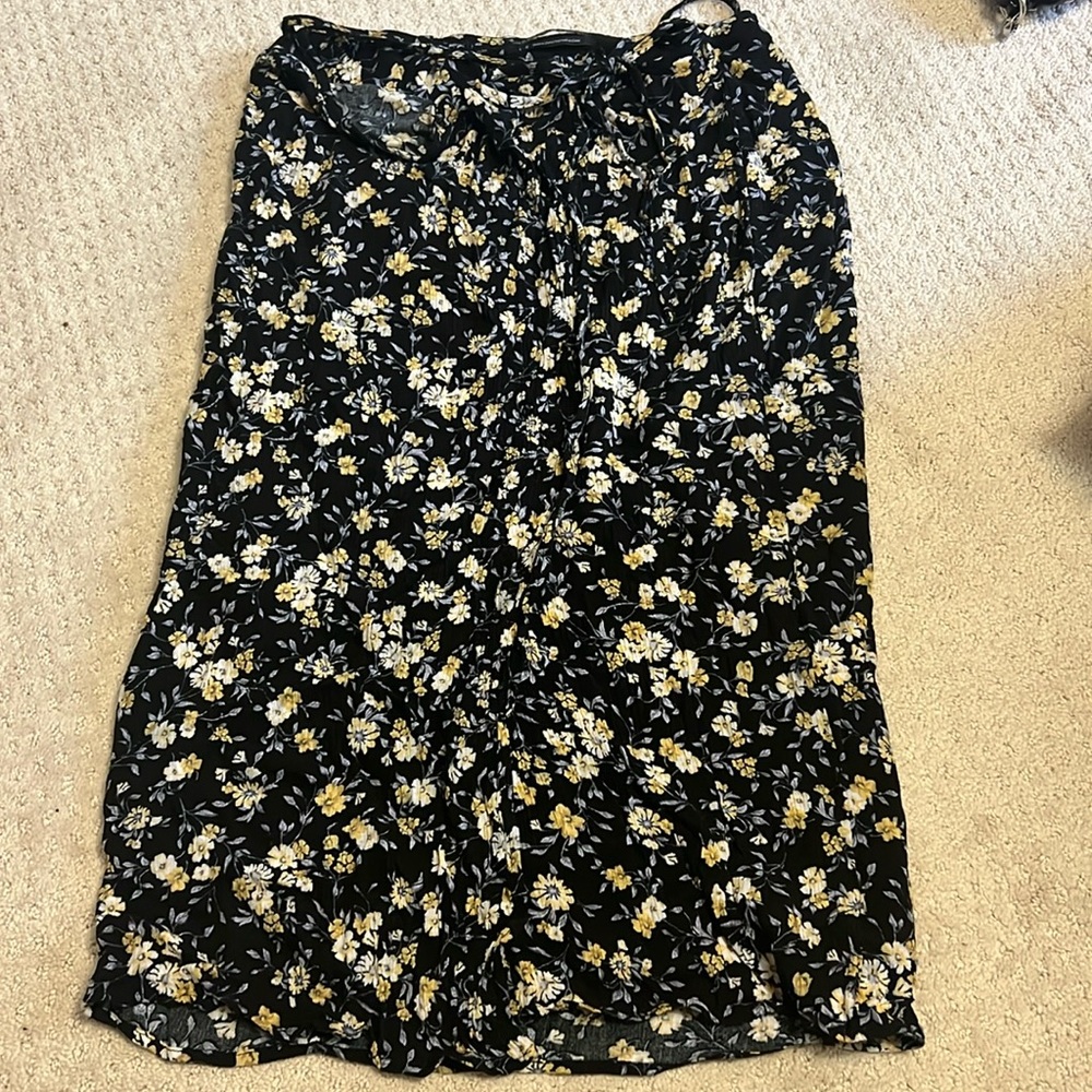 Urban outfitters wrap, tie up blue floral midi skirt with a slit. Adjustable!!
